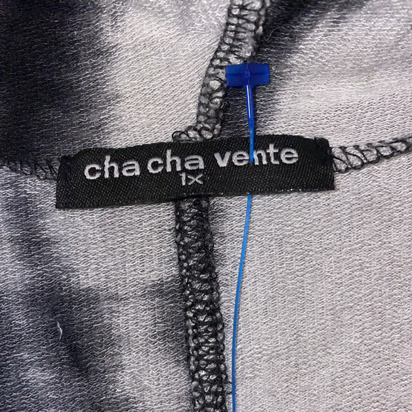 •CHA CHA VENTE•BLACK & GRAY TIE-DYE RAYON/SPANDEX COWL NECK & SHARK BITE BLOUSE - Picture 7 of 9